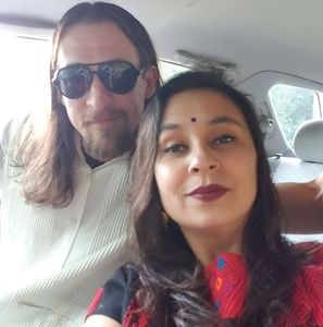 Meet your Posher, Alma victoria